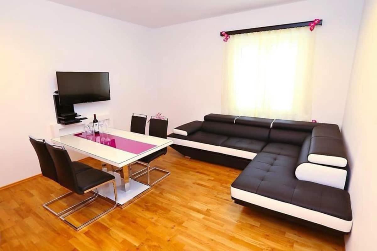 Split Central Retreat ภายนอก รูปภาพ